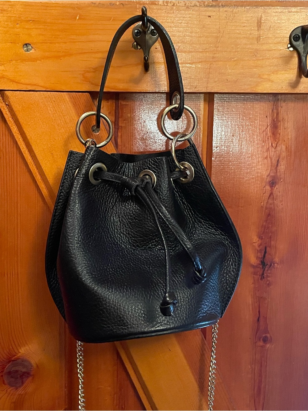 Diva's Bag Italian Genuine Leather Bucket Handbag In Black. Excellent Condition